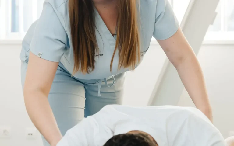 Generelt illustrasjonsfoto av oppfølging med fysioterapeut, ikke trykkbølgeutstyr